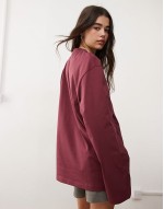 unisex oversized skater long sve t-shirt in washed burgundy