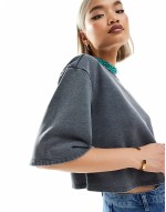 short sve relaxed fit cropped t-shirt in grey acid wash